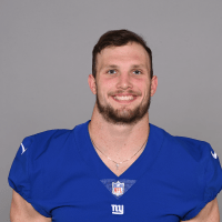 New York Giants tight end Daniel Bellinger (82) runs with the ball against  the New York